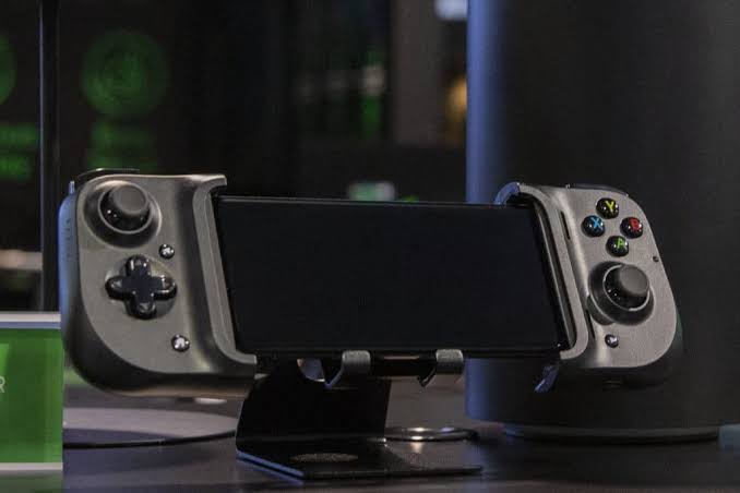 CES 2020: ريزر تعلن عن يد تحكم Razer Kishi لأجهزة الهواتف الذكية